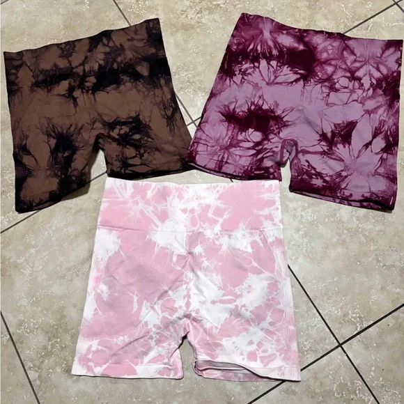 Tie-Dye Scrunch Shorts Set - Picture 3 of 3